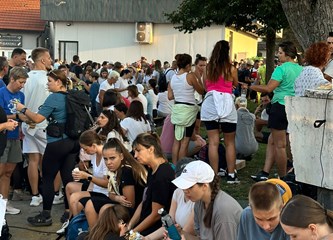 (FOTO) Vjernici na putu prema Svetištu: Hodočašćem Velikogoričani više od tri desetljeća zahvaljuju Majci Božjoj Bistričkoj što je sačuvala grad od ratnih razaranja