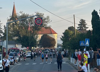 (FOTO) Vjernici na putu prema Svetištu: Hodočašćem Velikogoričani više od tri desetljeća zahvaljuju Majci Božjoj Bistričkoj što je sačuvala grad od ratnih razaranja