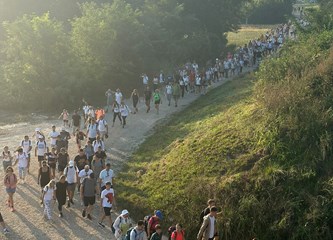 (FOTO) Vjernici na putu prema Svetištu: Hodočašćem Velikogoričani više od tri desetljeća zahvaljuju Majci Božjoj Bistričkoj što je sačuvala grad od ratnih razaranja