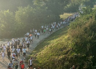 (FOTO) Vjernici na putu prema Svetištu: Hodočašćem Velikogoričani više od tri desetljeća zahvaljuju Majci Božjoj Bistričkoj što je sačuvala grad od ratnih razaranja