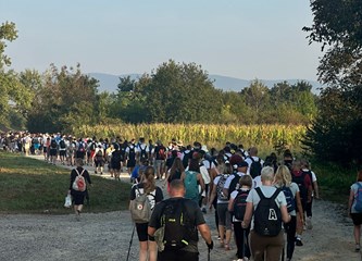 (FOTO) Vjernici na putu prema Svetištu: Hodočašćem Velikogoričani više od tri desetljeća zahvaljuju Majci Božjoj Bistričkoj što je sačuvala grad od ratnih razaranja
