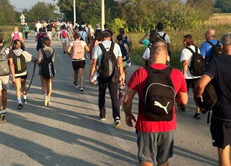 (FOTO) Vjernici na putu prema Svetištu: Hodočašćem Velikogoričani više od tri desetljeća zahvaljuju Majci Božjoj Bistričkoj što je sačuvala grad od ratnih razaranja