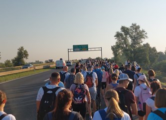 (FOTO) Vjernici na putu prema Svetištu: Hodočašćem Velikogoričani više od tri desetljeća zahvaljuju Majci Božjoj Bistričkoj što je sačuvala grad od ratnih razaranja