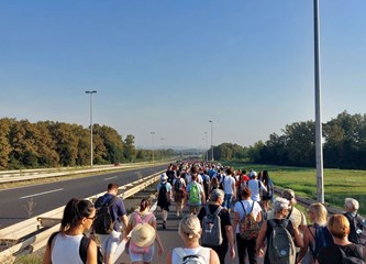 (FOTO) Vjernici na putu prema Svetištu: Hodočašćem Velikogoričani više od tri desetljeća zahvaljuju Majci Božjoj Bistričkoj što je sačuvala grad od ratnih razaranja