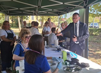 (FOTO) Domaće delicije izmamile Velikogoričane na "Petek na Gorice"