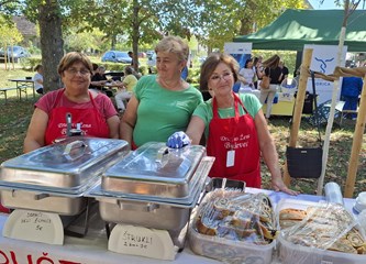 (FOTO) Domaće delicije izmamile Velikogoričane na "Petek na Gorice"