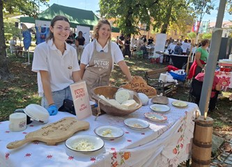 (FOTO) Domaće delicije izmamile Velikogoričane na "Petek na Gorice"