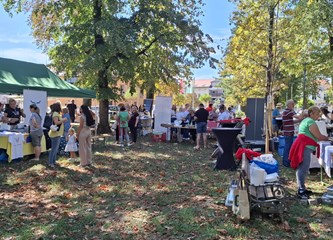 (FOTO) Domaće delicije izmamile Velikogoričane na "Petek na Gorice"