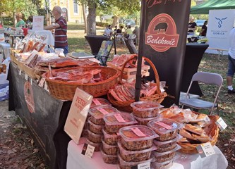 (FOTO) Domaće delicije izmamile Velikogoričane na "Petek na Gorice"