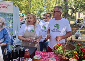 (FOTO) Domaće delicije izmamile Velikogoričane na "Petek na Gorice"
