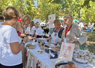(FOTO) Domaće delicije izmamile Velikogoričane na "Petek na Gorice"