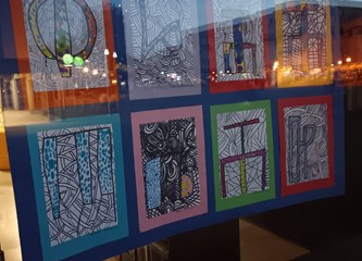 Djela malih kreativaca iz Kumičića i Hribara ispunila izlog knjižnice Galženica