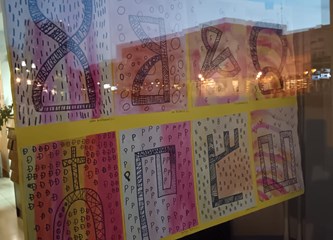 Djela malih kreativaca iz Kumičića i Hribara ispunila izlog knjižnice Galženica