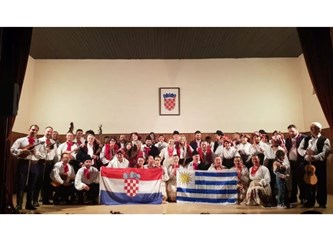 Urugvajski folkloraši hrvatskih korijena nastupili na mraclinskoj pozornici: "Ovo je početak novog prijateljstva"