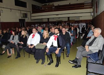 Urugvajski folkloraši hrvatskih korijena nastupili na mraclinskoj pozornici: "Ovo je početak novog prijateljstva"