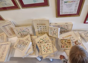 Igračke na dar: Društvo žena Buševec razveselilo mališane DV "Lojtrica"