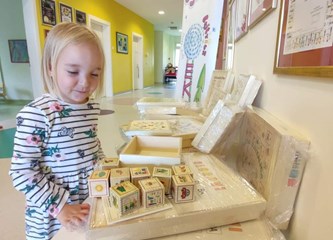 Igračke na dar: Društvo žena Buševec razveselilo mališane DV "Lojtrica"