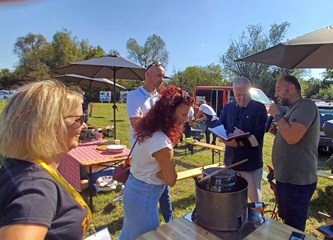 FOTO "Kotlić u Čiču" uspješno okupio mještane, a najbolji su spremili "Fini dečki"