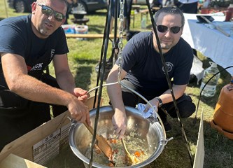 FOTO "Kotlić u Čiču" uspješno okupio mještane, a najbolji su spremili "Fini dečki"