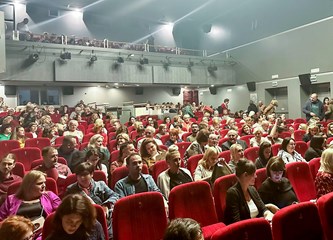 Premijera "Roža (Cura s greškom)" na zavidnom tragu aktualnosti