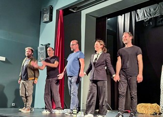 Premijera "Roža (Cura s greškom)" na zavidnom tragu aktualnosti