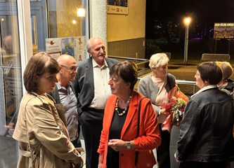 Premijera "Roža (Cura s greškom)" na zavidnom tragu aktualnosti