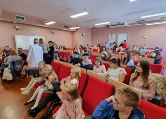 DJEČJI TJEDAN Djeca Velike Gorice digla glas za prava djece ratom zahvaćenih zemalja