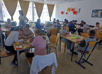 FOTO Dječji tjedan u Centru za odgoj i obrazovanje: Mališani ispekli savijaču od jabuke, učili o tradiciji i izrađivali podgutnice