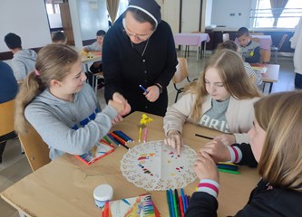 FOTO Dječji tjedan u Centru za odgoj i obrazovanje: Mališani ispekli savijaču od jabuke, učili o tradiciji i izrađivali podgutnice