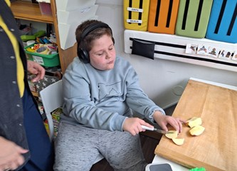 FOTO Dječji tjedan u Centru za odgoj i obrazovanje: Mališani ispekli savijaču od jabuke, učili o tradiciji i izrađivali podgutnice