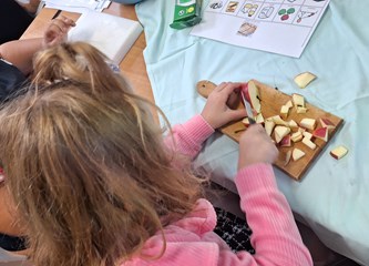FOTO Dječji tjedan u Centru za odgoj i obrazovanje: Mališani ispekli savijaču od jabuke, učili o tradiciji i izrađivali podgutnice
