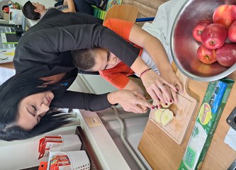FOTO Dječji tjedan u Centru za odgoj i obrazovanje: Mališani ispekli savijaču od jabuke, učili o tradiciji i izrađivali podgutnice