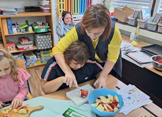 FOTO Dječji tjedan u Centru za odgoj i obrazovanje: Mališani ispekli savijaču od jabuke, učili o tradiciji i izrađivali podgutnice