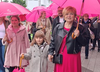 Ružičasta povorka podrške ženama oboljelima od raka dojke prošla gradom: „Naručite se već danas na pregled i spriječite ovu opaku bolest”