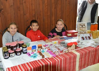 Odlična atmosfera na Dučecovim spelancijama, paljenju rakije