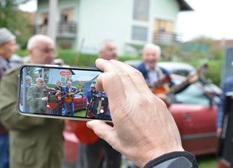 Odlična atmosfera na Dučecovim spelancijama, paljenju rakije
