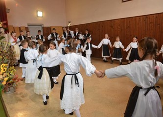 Odlična atmosfera na Dučecovim spelancijama, paljenju rakije