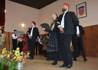 Odlična atmosfera na Dučecovim spelancijama, paljenju rakije