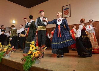 Odlična atmosfera na Dučecovim spelancijama, paljenju rakije