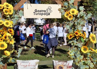 FOTO: Velikogoričani u velikom broju posjetili Dječji Gastro Turopolja i uživali u domaćim delicijama