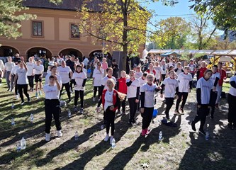 Građani vježbali u Parku plemenite općine turopoljske na treningu „Aktivne Hrvatske”: „Nađite za sebe odgovarajući trening i poboljšajte svoje zdravlje”
