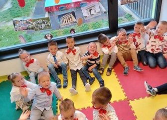 VIDEO Mališani iz Selnice Ščitarjevske pjesmom i kreativnošću obilježili Dan kravate