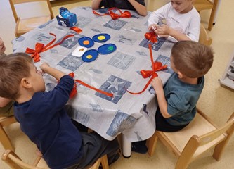 VIDEO Mališani iz Selnice Ščitarjevske pjesmom i kreativnošću obilježili Dan kravate