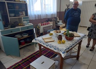 Izložbom „Starinska hiža” i predstavom „Ljubavna zmešancija” gostiju iz Krapine obilježena tradicionalna manifestacija „Jesen u Kurilovcu”