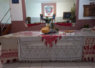Izložbom „Starinska hiža” i predstavom „Ljubavna zmešancija” gostiju iz Krapine obilježena tradicionalna manifestacija „Jesen u Kurilovcu”