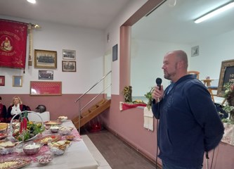 Izložbom „Starinska hiža” i predstavom „Ljubavna zmešancija” gostiju iz Krapine obilježena tradicionalna manifestacija „Jesen u Kurilovcu”