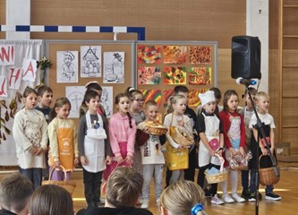 FOTO Priredbama i prigodnim radionicama proslavljen Dan kruha u OŠ Novo Čiče