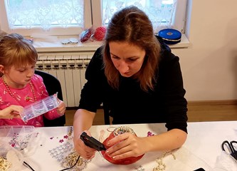 Kreativna etno radionica Društva žena Velika Mlaka: Adventski vijenac ispred Vatrogasnog doma krasit će podgutnice i poculice