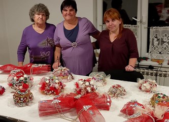 Kreativna etno radionica Društva žena Velika Mlaka: Adventski vijenac ispred Vatrogasnog doma krasit će podgutnice i poculice