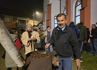 "Sesvetski ogen" u Mraclinu pali se već tri desetljeća, i ove godine okupio velik broj mještana